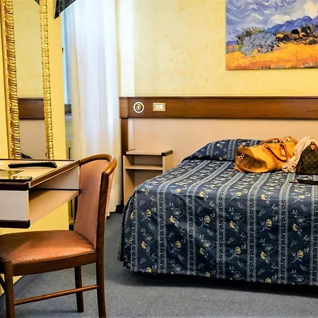 Hotel Bes Papa 3*
