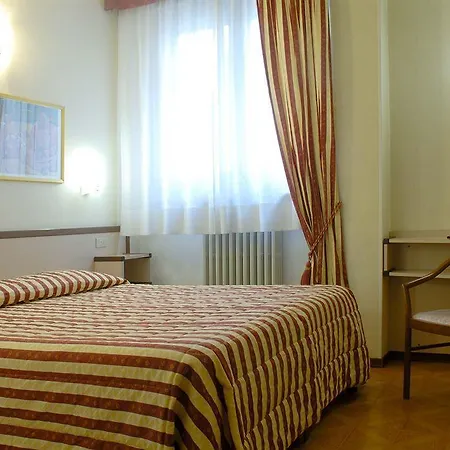 Hotel Bes Papa 3*